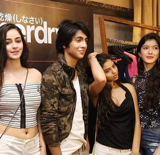 सोशल मीडिया पर शाहरुख से ज्यादा फेमस सुहाना, ये फोटो हुईं VIRAL