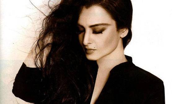 जब रो पड़ी थीं रेखा, बिना बताए 5 मिनट शूट किया गया किस सीन