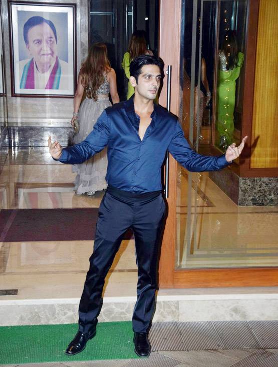 PHOTOS: संजय दत्त की दिवाली पार्टी में आए सलमान खान, दूरियां हुईं खत्म?