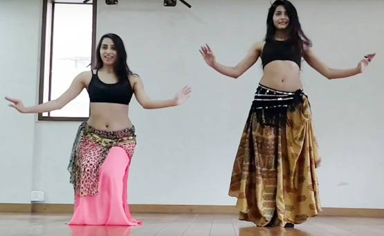 'मेरे रश्‍के कमर' पर दो लड़कियों का कमाल, हिट हुआ डांस वीडियो