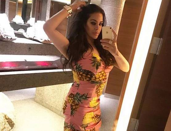 किसी स्टार से कम नहीं हैं संजय दत्त की बेटी, ये 10 तस्वीरें हैं सबूत