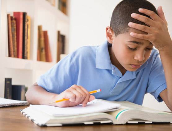 जानिये, घर के आगे क्यों बनाते हैं स्वास्त‍िक