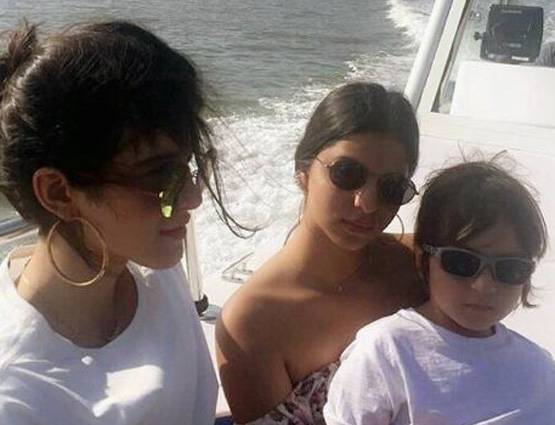 सोशल मीडिया पर शाहरुख से ज्यादा फेमस सुहाना, ये फोटो हुईं VIRAL