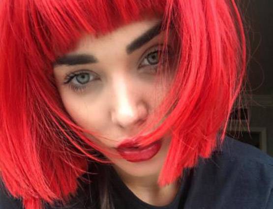 रजनीकांत की हीरोइन बिकिनी ड्रेस में जमकर कर रही हैं HALLOWEEN PARTY