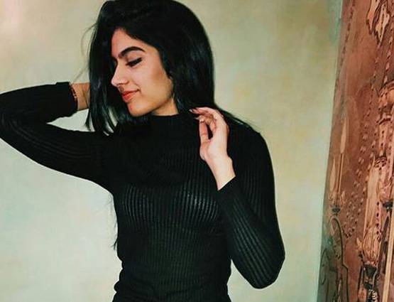 BLACK BIKINI में दिखीं श्रीदेवी की छोटी बेटी, फोटोज हुईं वायरल