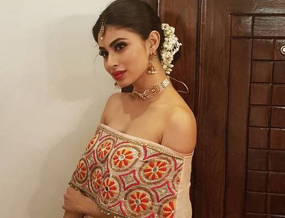 PHOTOS: मौनी रॉय का नहीं हुआ ब्रेकअप, बॉयफ्रेंड संग मनाई दिवाली