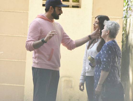 मां की बिल्डिंग में लगी आग तो पति संग ऐसे दौड़कर आईं ऐश्वर्या राय