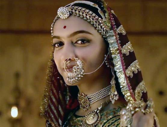 रिलीज से पहले ही दीपिका हिट, पद्मावती के लिए ली सबसे ज्यादा फी