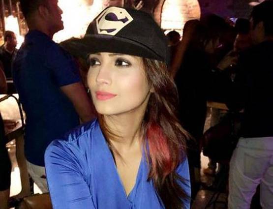 अर्जुन की बर्थ डे पार्टी में RED DRESS में पहुंचीं मौनी, लुक हुआ वायरल