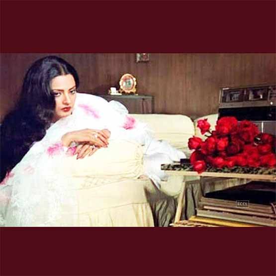 रेखा को मिला है एजलेस ब्यूटी का खिताब, क्या आप जानते हैं उनकी खूबसूरती के पीछे का ये राज...