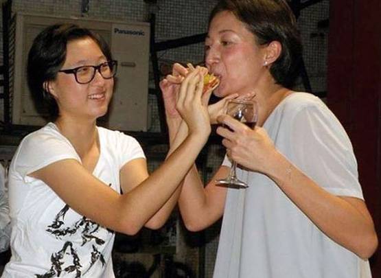 हॉलीवुड स्टार की बेटी है लेस्बियन, पिता-परिवार-दोस्तों ने किया विरोध