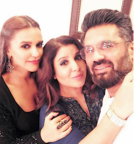 DIWALI PARTY: शाहरुख के घर सितारों का जमवाड़ा, नहीं दिखीं गौरी