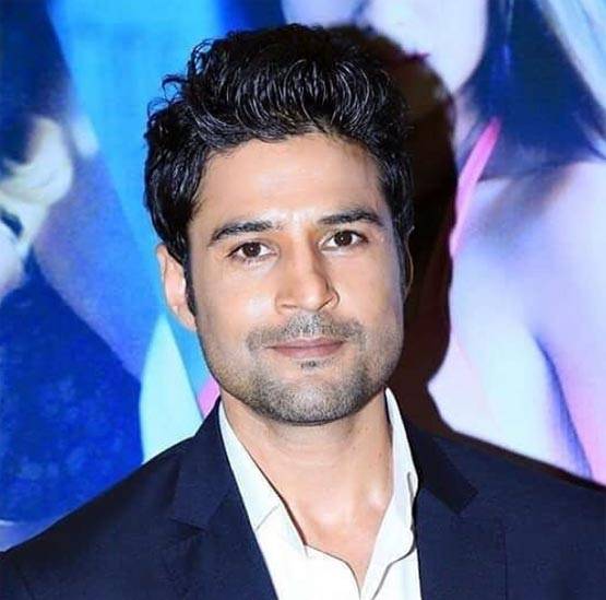 घर में बर्तन और झाड़ू-पोछा करता है ये एक्टर, कृतिका कामरा के साथ KISS हुआ था चर्चित