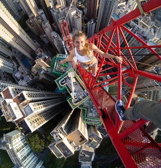 इतनी ऊंचाई पर फोटोशूट कराती है ये लड़की, देखें डराने वाली 20 Photos