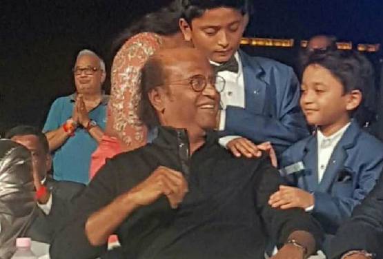 2.0 के ऑडियो लाॅन्च में पहुंचे कौन हैं रजनीकांत के दो नन्हें मेहमान