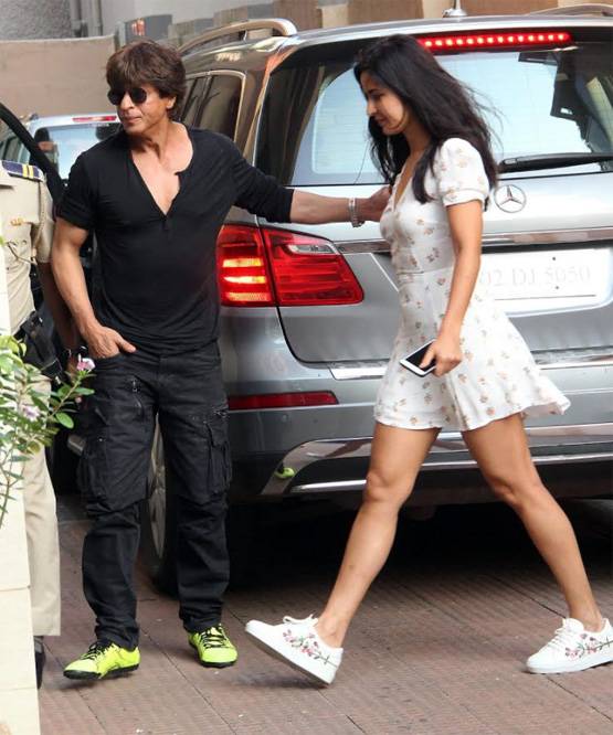 शाहरुख के साथ दिखीं सलमान की 'जोया', PHOTOS वायरल