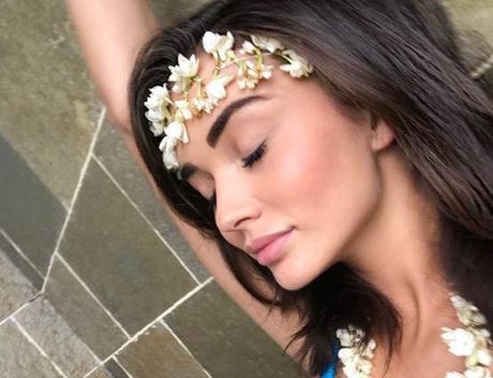 TOWEL लुक में नजर आई रजनीकांत की फिल्म की ये एक्ट्रेस, PHOTOS वायरल