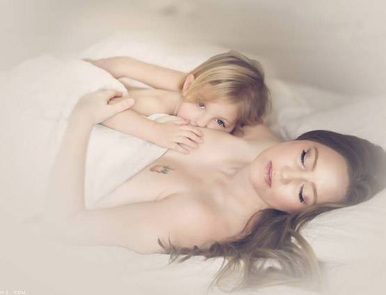 स्‍तनपान की ये तस्‍वीरें बदल देंगी आपके दिमाग की गंदी सोच...