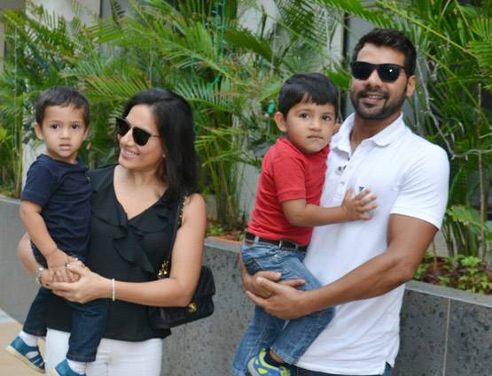 PHOTOS: करणवीर बोहरा ने ऐसे मनाया अपनी बेटियों का पहला बर्थडे