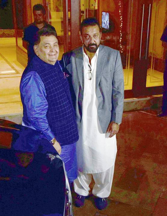 PHOTOS: संजय दत्त की दिवाली पार्टी में आए सलमान खान, दूरियां हुईं खत्म?