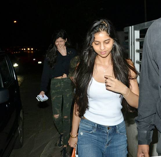 PHOTOS ये हैं सुहाना के बेस्ट फ्रेंड्स, साथ में पहुंचे फिल्म देखने