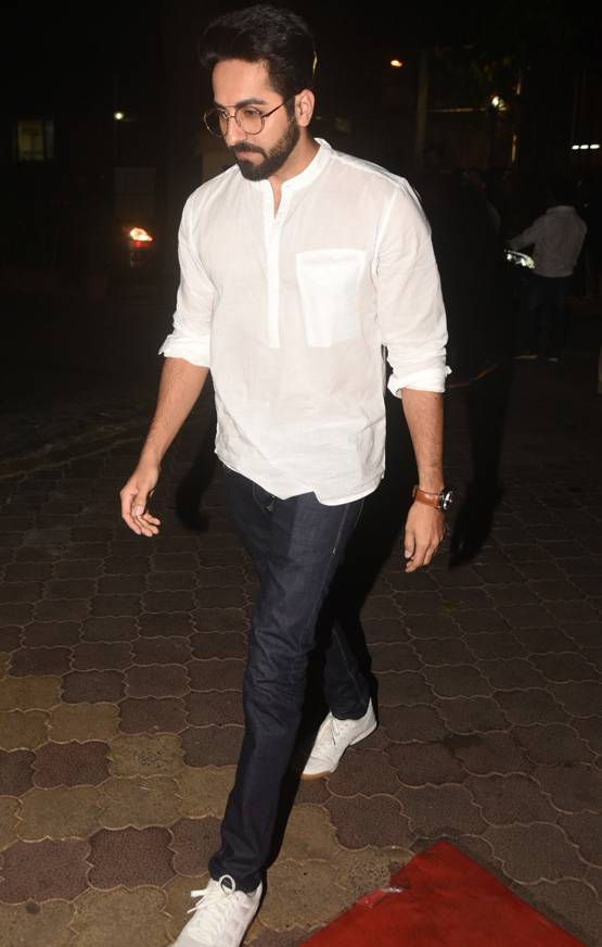 रानी मुखर्जी के पिता की Prayer Meet में नजर आईं उर्मिला मातोंडकर