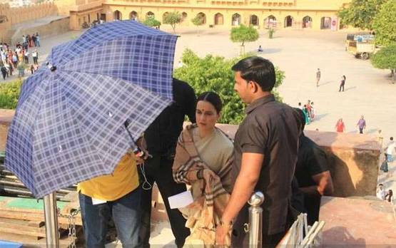 रानी लक्ष्मीबाई बनीं कंगना रनौत का दिखा ऐसा अंदाज, देखें PHOTOS