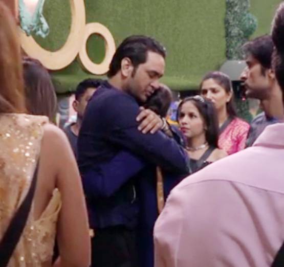 BIGG BOSS से बाहर हुई ज्योति, विकास गुप्ता ने दिया ये ऑफर