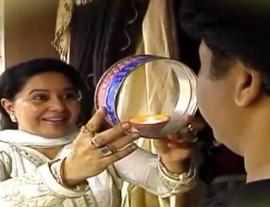 PHOTOS: बॉलीवुड और टीवी सिलेब्स ने ऐसे मनाया करवा चौथ