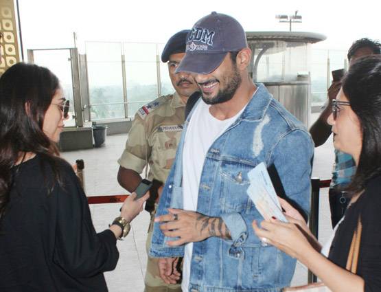 प्रतीक बब्बर की लाइफ में नई लड़की की एंट्री, एयरपोर्ट पर किस करते दिखे