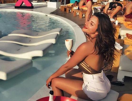 शमा सिकंदर की बिकिनी फोटोज VIRAL, दुबई में मना रही हैं हॉलिडे