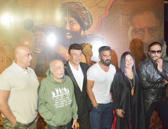 इस डायरेक्टर की 'पलटन' से भागे अभिषेक बच्चन, शूटिंग से पहले छोड़ी फिल्म