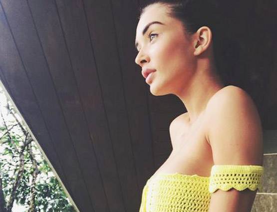 TOWEL लुक में नजर आई रजनीकांत की फिल्म की ये एक्ट्रेस, PHOTOS वायरल