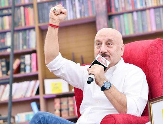 तुतलाते थे अनुपम खेर, इस वजह से पहले प्यार में हुए थे नाकाम