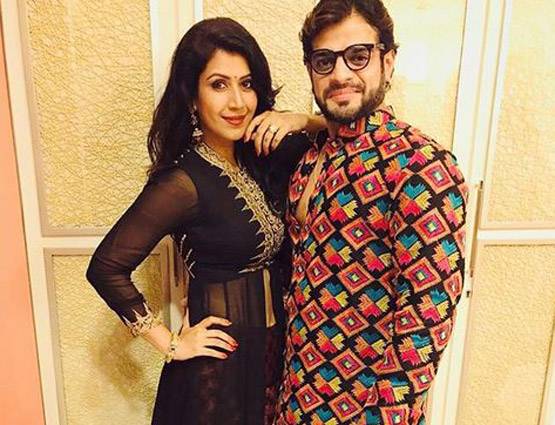 दिवाली पार्टी में फिट दिखीं दिव्यांका, विवेक का दिखा अलग अंदाज