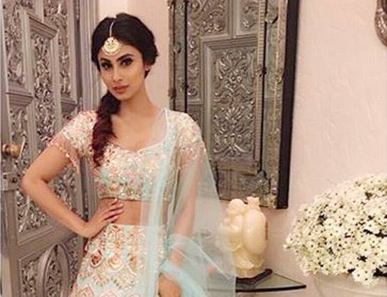 PHOTOS: मौनी रॉय का नहीं हुआ ब्रेकअप, बॉयफ्रेंड संग मनाई दिवाली