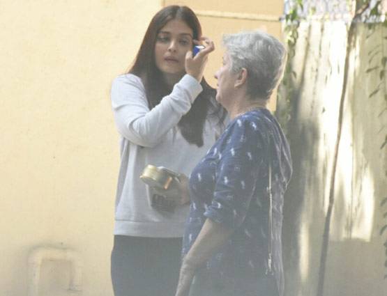 मां की बिल्डिंग में लगी आग तो पति संग ऐसे दौड़कर आईं ऐश्वर्या राय