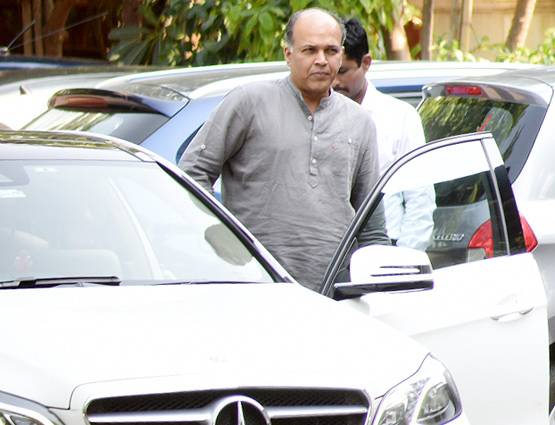 PHOTOS आखिर बहन रानी मुखर्जी से मिलने पहुंची काजोल