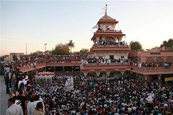 राहुल जाएंगे संतराम मंदिर, जानिये क्या खास इस मंदिर में...