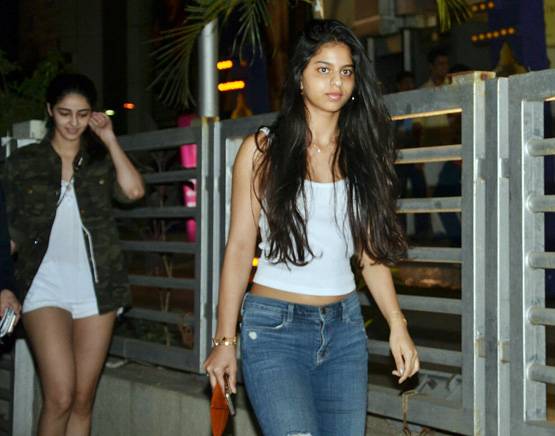 PHOTOS ये हैं सुहाना के बेस्ट फ्रेंड्स, साथ में पहुंचे फिल्म देखने