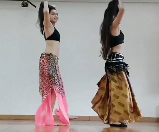 'मेरे रश्‍के कमर' पर दो लड़कियों का कमाल, हिट हुआ डांस वीडियो