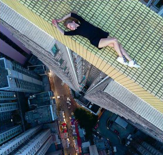 इतनी ऊंचाई पर फोटोशूट कराती है ये लड़की, देखें डराने वाली 20 Photos