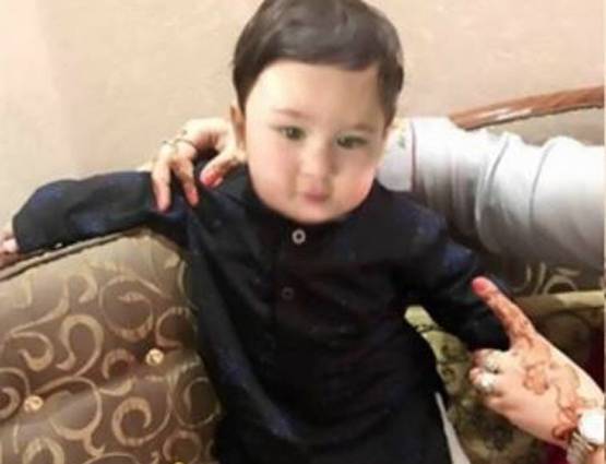 तैमूर की वायरल फोटोज के पीछे है किसका हाथ? नहीं मिलता क्रेडिट