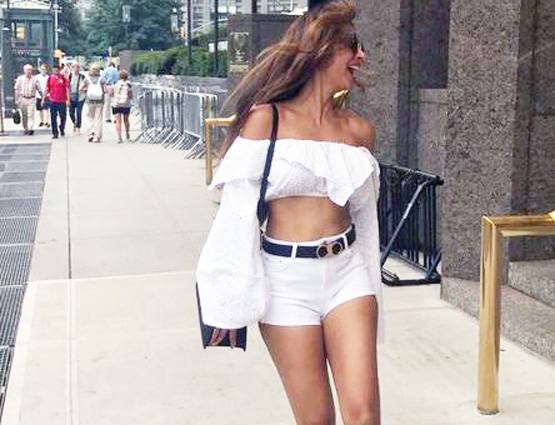 44 साल की उम्र में इतनी ग्लैमरस हैं मलाइका, नजरें हटाना मुश्क‍िल