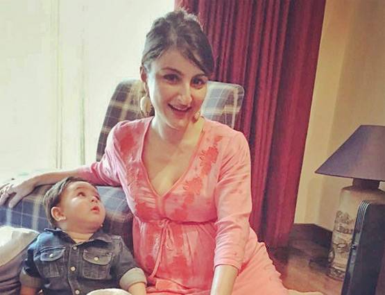 बेबी इनाया के साथ घर लौटीं MOMMY सोहा अली खान, देखें PHOTOS