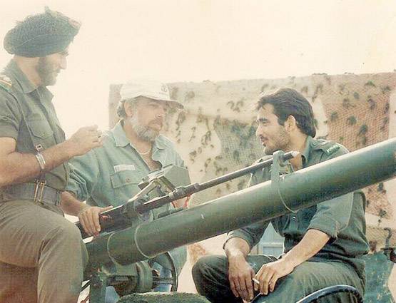 इस डायरेक्टर की 'पलटन' से भागे अभिषेक बच्चन, शूटिंग से पहले छोड़ी फिल्म