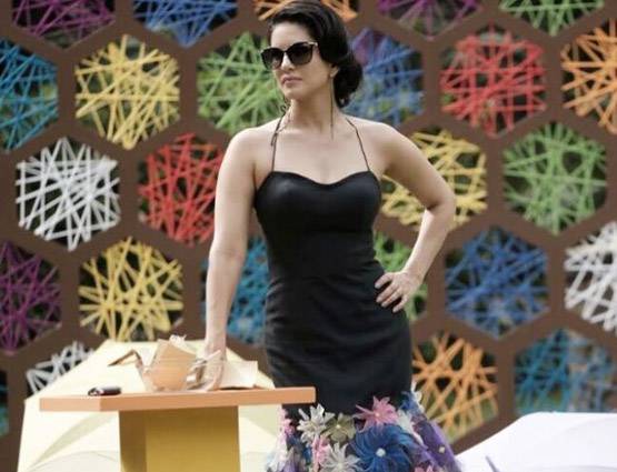 सनी लियोनी की बैकलेस गाउन फोटो वायरल, फैशनसेंस की तारीफ