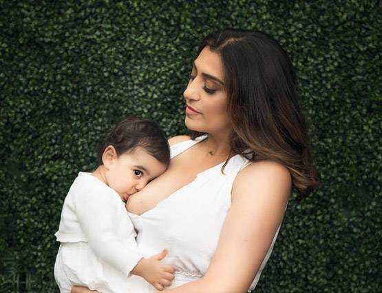 स्‍तनपान की ये तस्‍वीरें बदल देंगी आपके दिमाग की गंदी सोच...