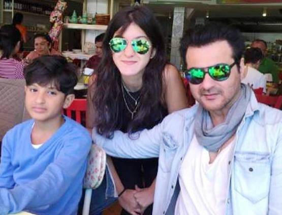 फिल्मों में फ्लॉप होने के बाद TV से वापसी कर रहा ये एक्टर, पत्नी NRI