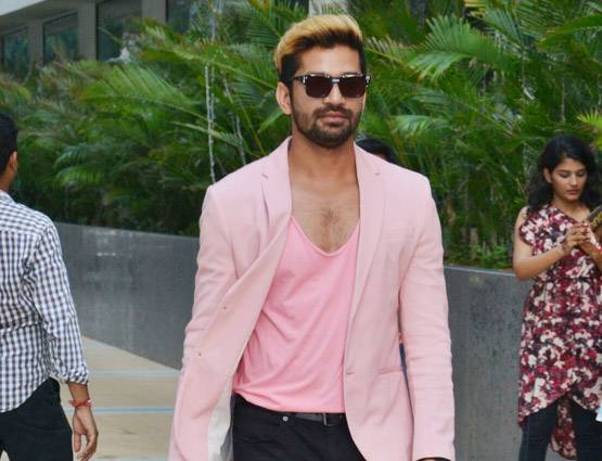 PHOTOS: करणवीर बोहरा ने ऐसे मनाया अपनी बेटियों का पहला बर्थडे